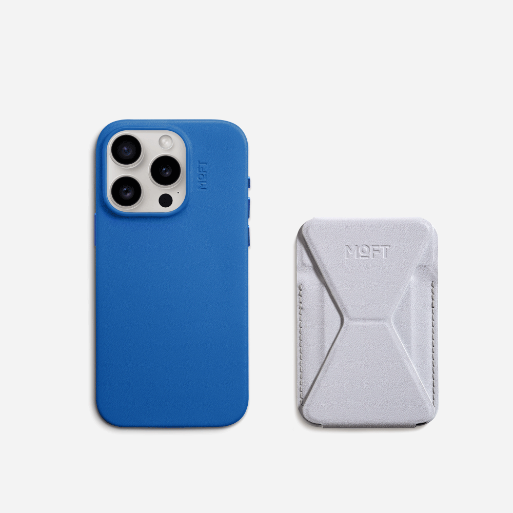 iPhone-15-Huelle-Staender-Set-blau-weiss