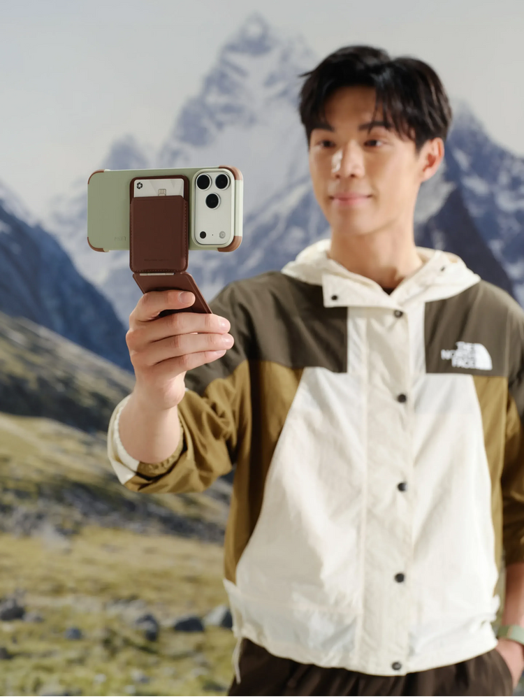 Aufnahme aus einem Winkel mit dem Smartphone auf dem Tripod Stand